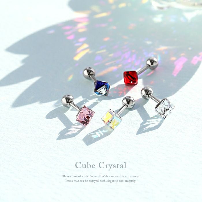 立体アクリルキューブピアス