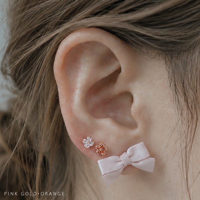 ボディピアス 16G 軟骨ピアス 花 ジュエル フラワー かわいい 上品