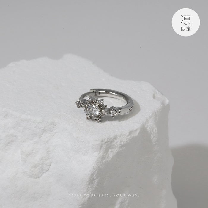 ボディピアス 18G 軟骨ピアス 雪の結晶 ジュエル 上品 ジルコニア